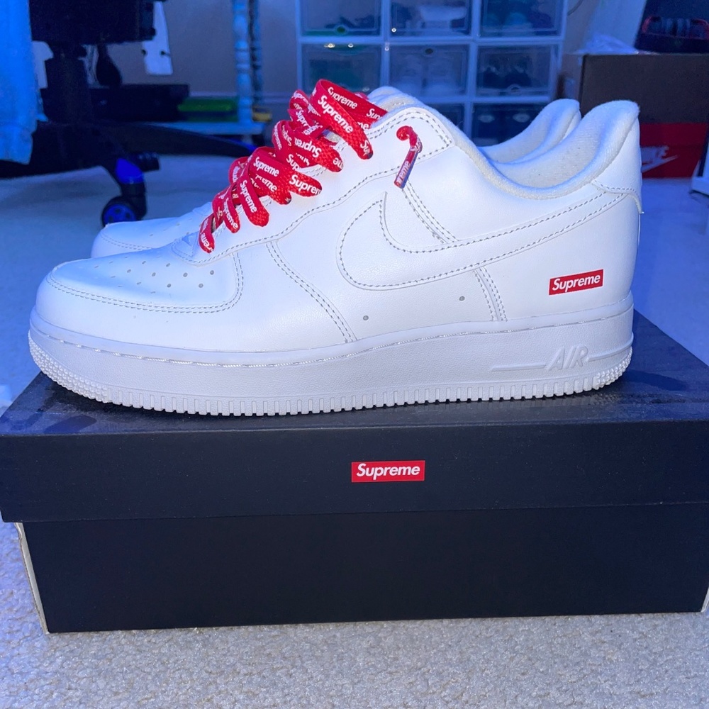 Nike supreme Air Force 1 size 8.5